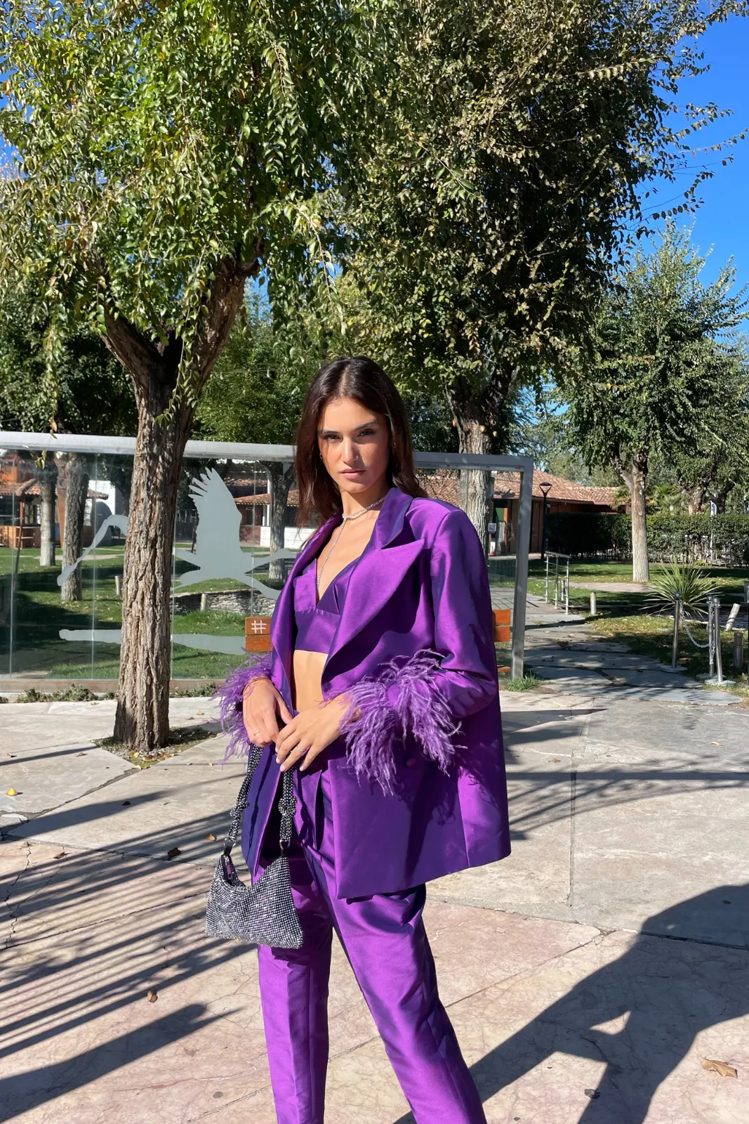 BLAZER OVERSIZED ROXO COM PLUMAS