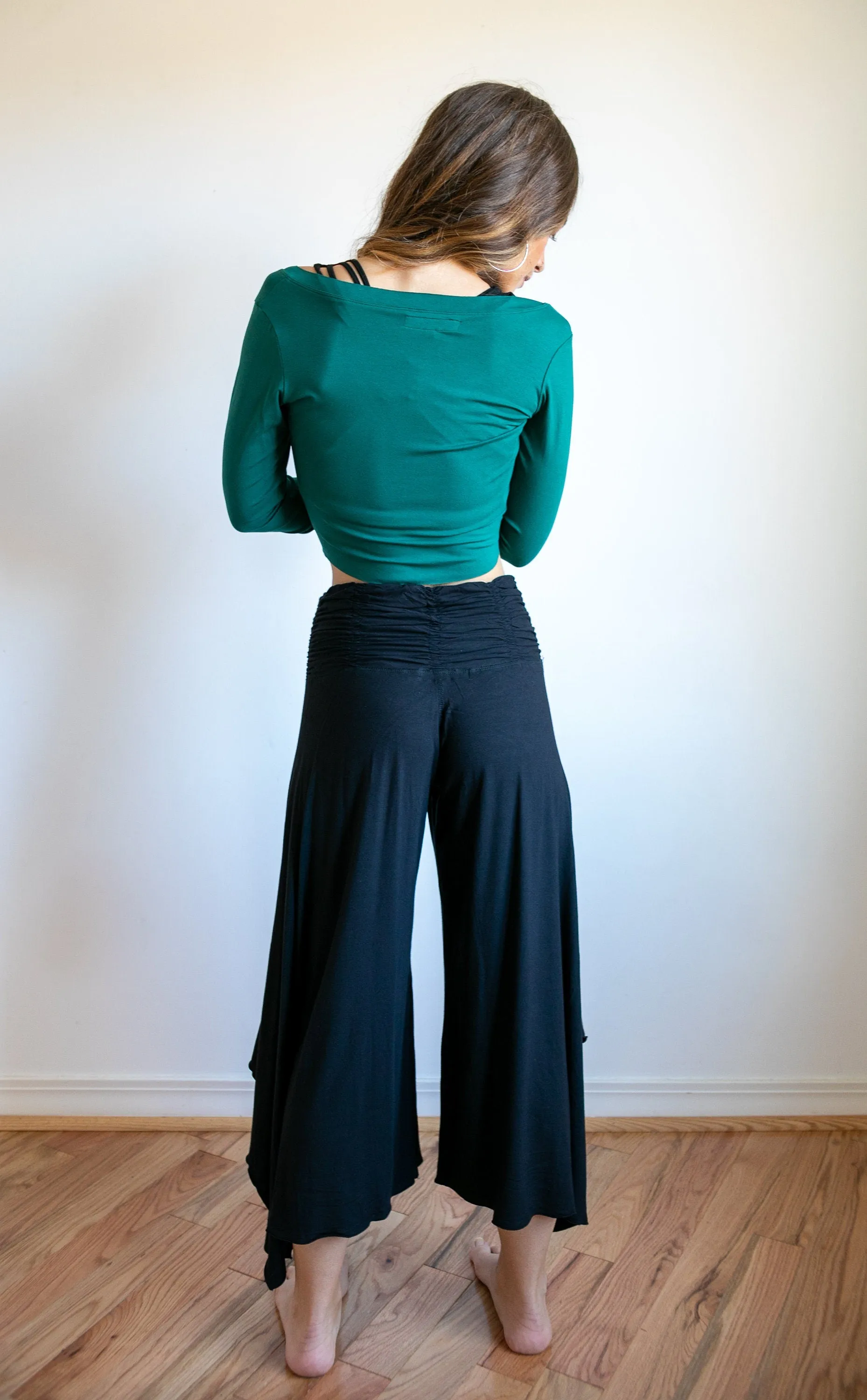 Shakti Ruched Waistband Gaucho Pants in Black